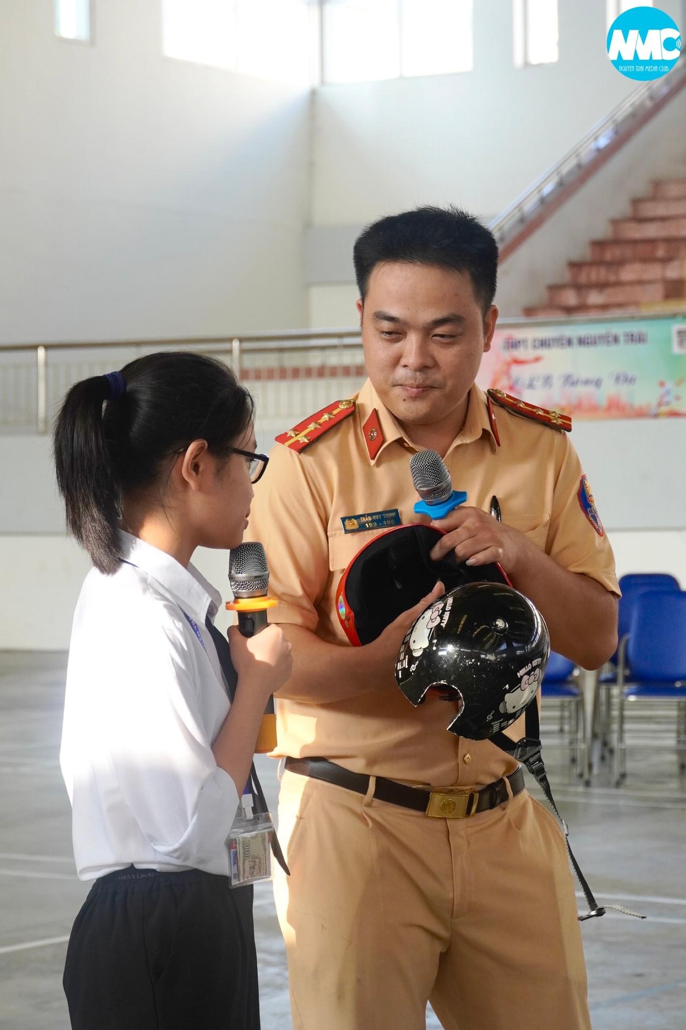 Nhấn để phóng to
